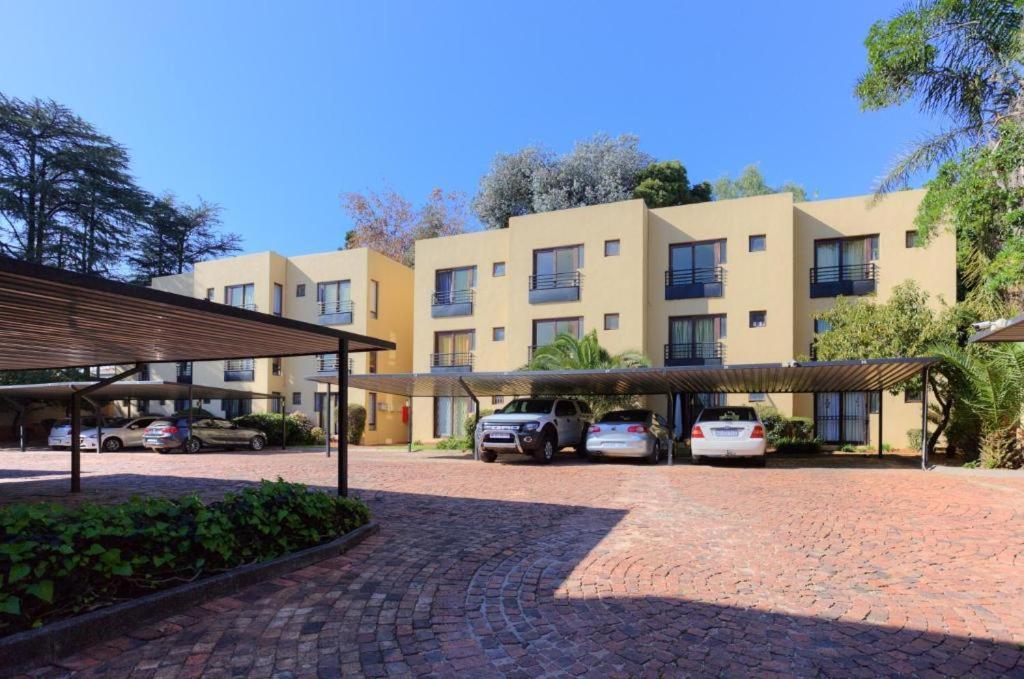 The Apartment On Katherine Street In Central Sandton ヨハネスブルグ エクステリア 写真